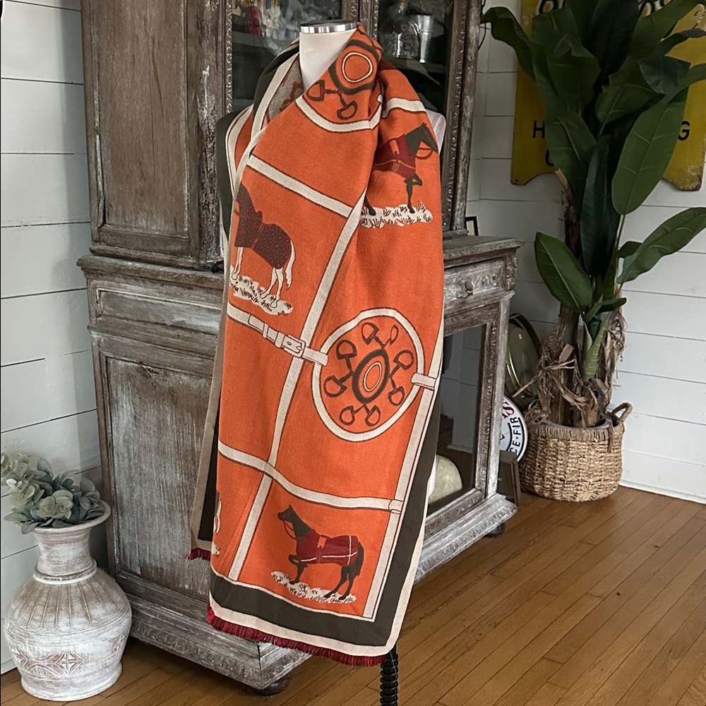 MIA REIS SCARF ONE SEIZE EQUESTRIAN HORSES EXCELLENT